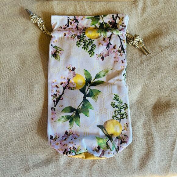 4 Suntory Roku Japanese Craft Gin with Carry Bag - Picture 3 of 6